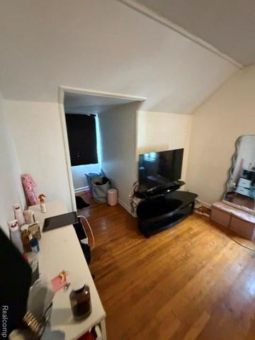 9230 Minock Street, Detroit, MI 48228