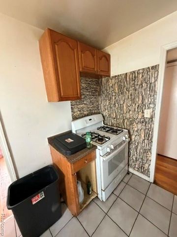 9230 Minock Street, Detroit, MI 48228