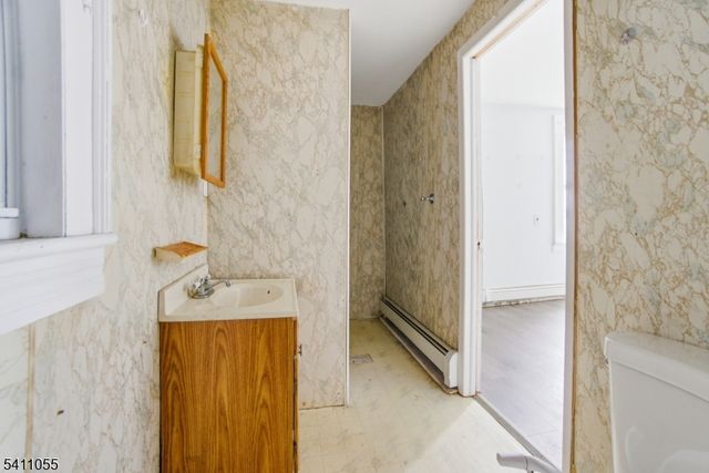 13 Cottage St, Bayonne City, NJ 07002