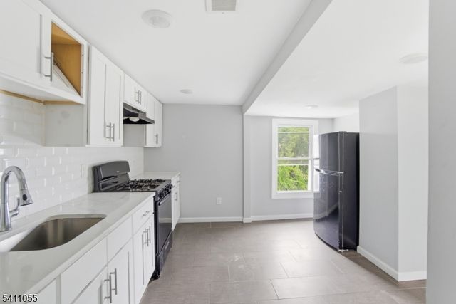 13 Cottage St, Bayonne City, NJ 07002