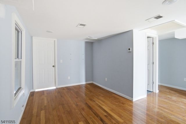 13 Cottage St, Bayonne City, NJ 07002
