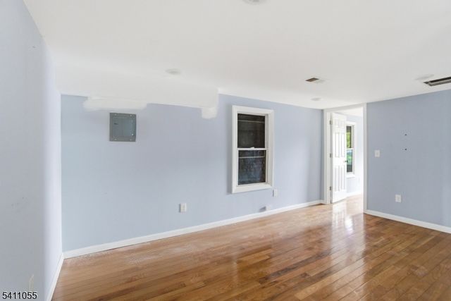 13 Cottage St, Bayonne City, NJ 07002