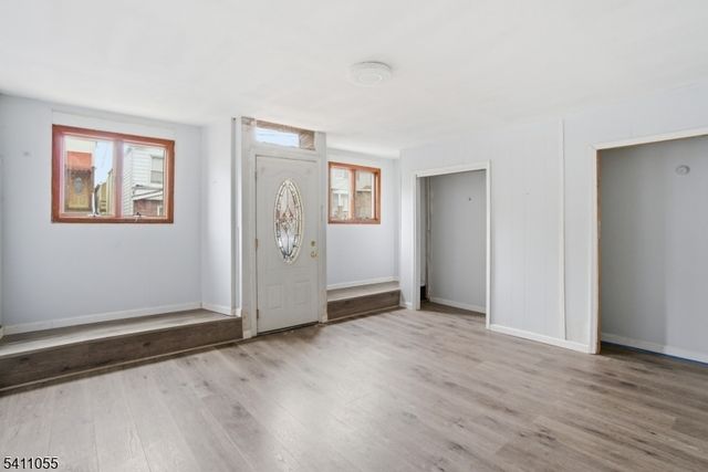 13 Cottage St, Bayonne City, NJ 07002