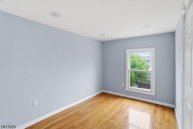 13 Cottage St, Bayonne City, NJ 07002