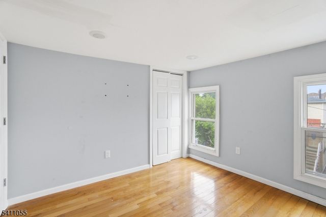 13 Cottage St, Bayonne City, NJ 07002
