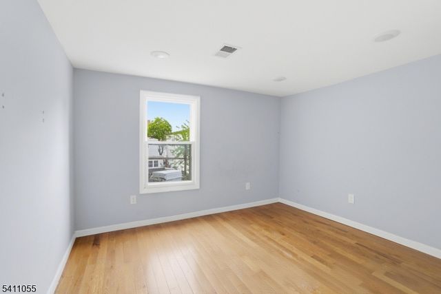 13 Cottage St, Bayonne City, NJ 07002