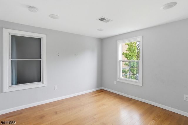 13 Cottage St, Bayonne City, NJ 07002