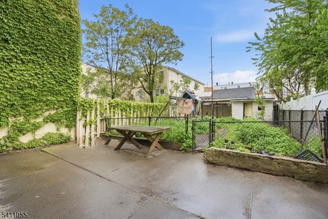 13 Cottage St, Bayonne City, NJ 07002
