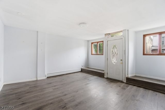 13 Cottage St, Bayonne City, NJ 07002