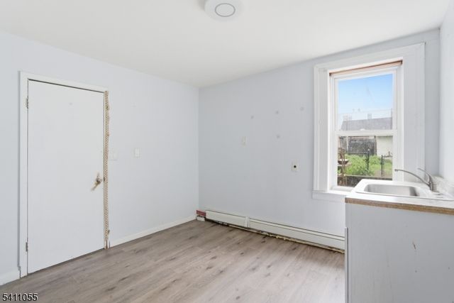 13 Cottage St, Bayonne City, NJ 07002