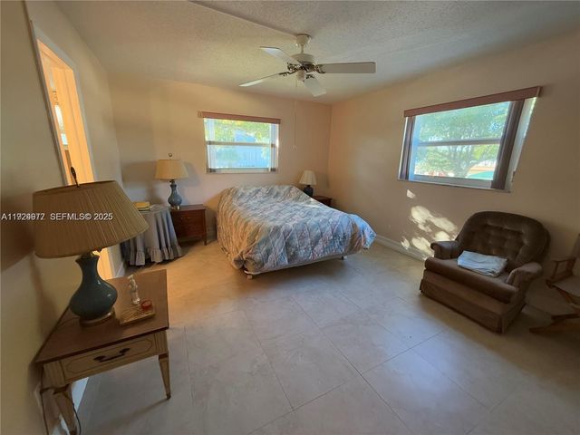 4270 NW 40th St 202, Lauderdale Lakes, FL 33319