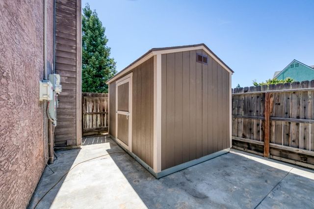 1012 N Adler Avenue, Clovis, CA 93611