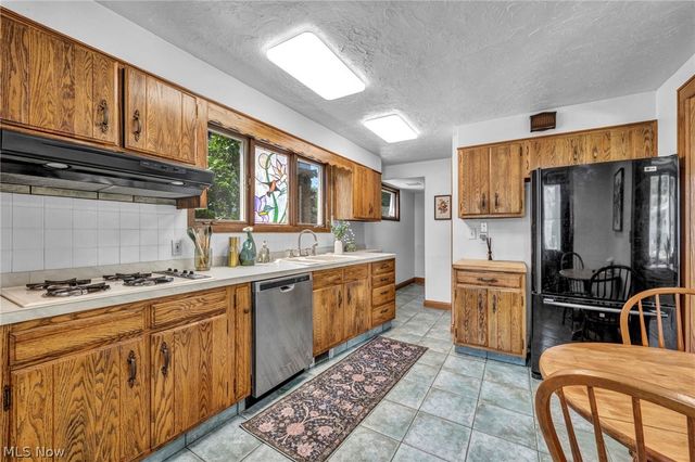 17435 Lake Avenue, Lakewood, OH 44107
