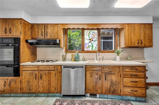17435 Lake Avenue, Lakewood, OH 44107