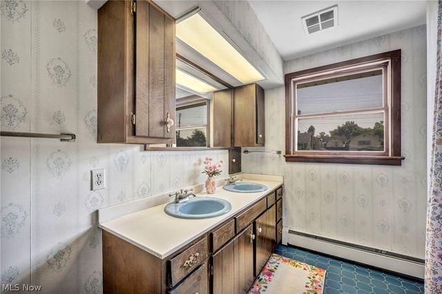 17435 Lake Avenue, Lakewood, OH 44107
