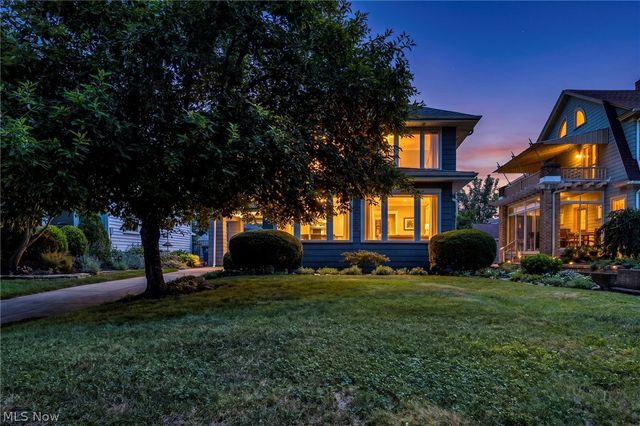 17435 Lake Avenue, Lakewood, OH 44107