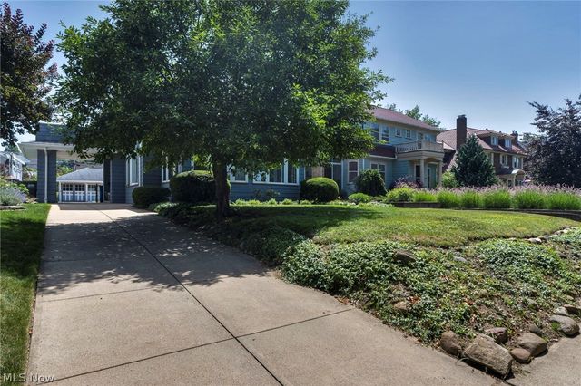 17435 Lake Avenue, Lakewood, OH 44107