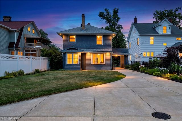 17435 Lake Avenue, Lakewood, OH 44107