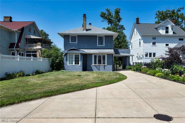 17435 Lake Avenue, Lakewood, OH 44107