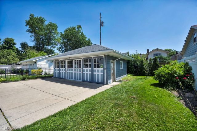 17435 Lake Avenue, Lakewood, OH 44107