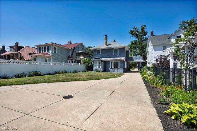 17435 Lake Avenue, Lakewood, OH 44107