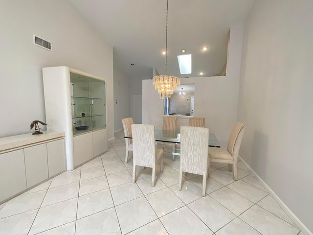 5574 Royal Lake Circle, Boynton Beach, FL 33437