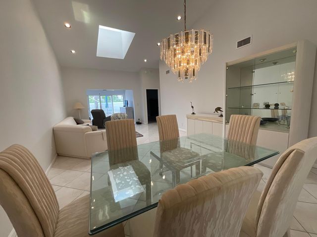 5574 Royal Lake Circle, Boynton Beach, FL 33437