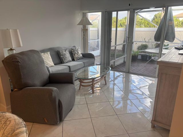 5574 Royal Lake Circle, Boynton Beach, FL 33437