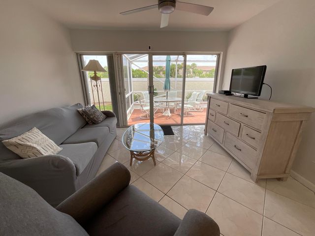 5574 Royal Lake Circle, Boynton Beach, FL 33437