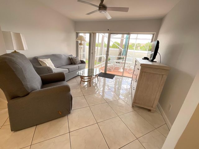 5574 Royal Lake Circle, Boynton Beach, FL 33437