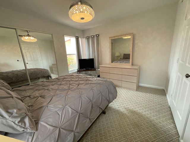 5574 Royal Lake Circle, Boynton Beach, FL 33437