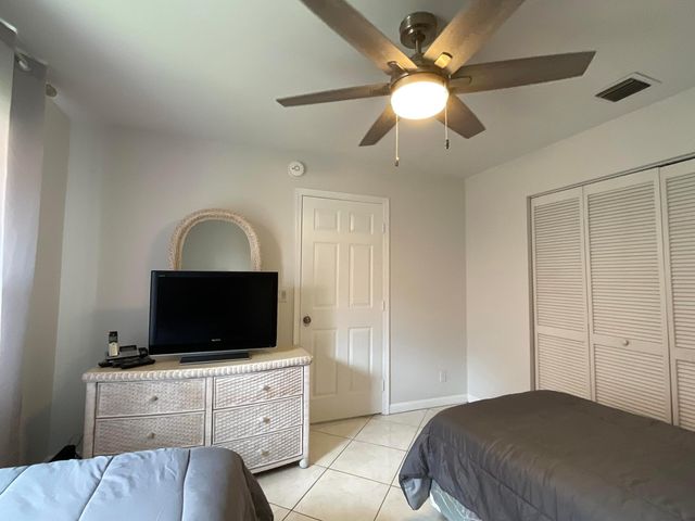5574 Royal Lake Circle, Boynton Beach, FL 33437