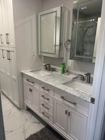 5574 Royal Lake Circle, Boynton Beach, FL 33437
