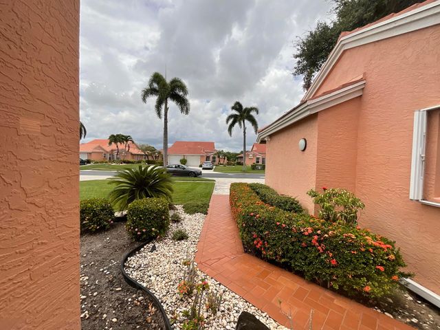 5574 Royal Lake Circle, Boynton Beach, FL 33437