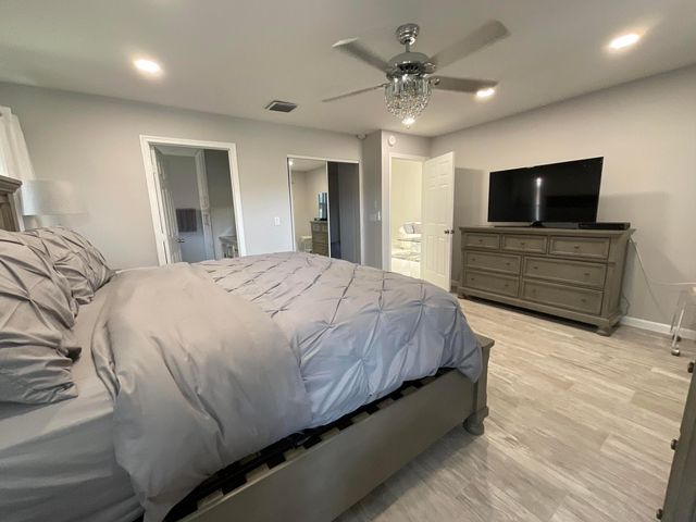5574 Royal Lake Circle, Boynton Beach, FL 33437