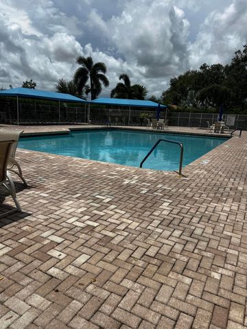 5574 Royal Lake Circle, Boynton Beach, FL 33437