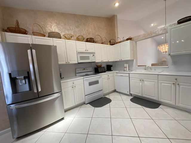 5574 Royal Lake Circle, Boynton Beach, FL 33437