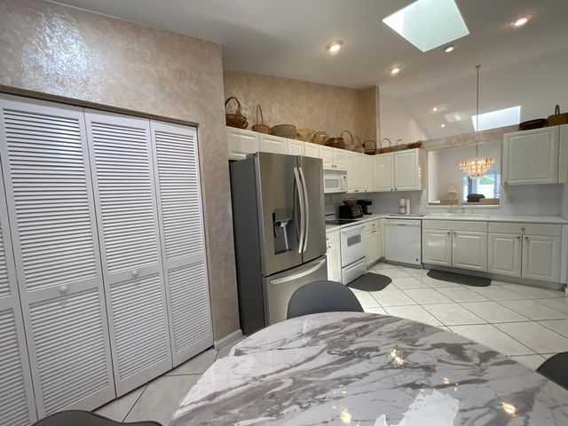 5574 Royal Lake Circle, Boynton Beach, FL 33437