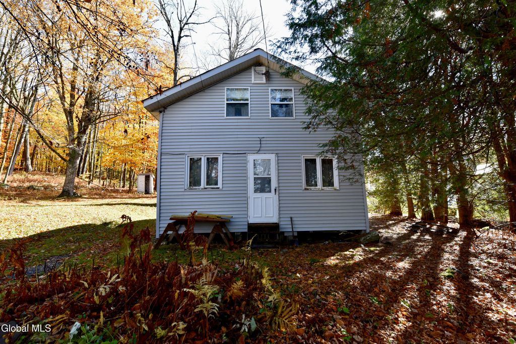 4 DELAVAN Avenue, Greenfield, NY 12850