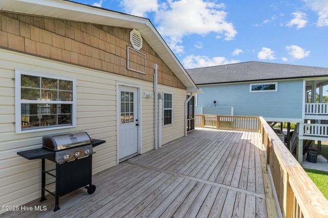 115 SE 43rd Street, Oak Island, NC 28465