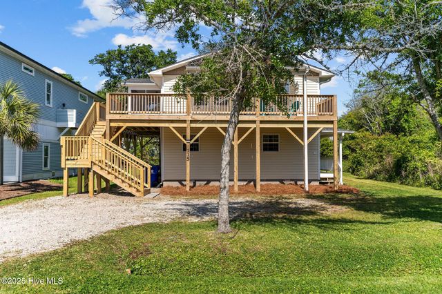 115 SE 43rd Street, Oak Island, NC 28465