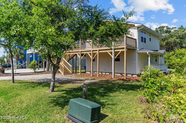 115 SE 43rd Street, Oak Island, NC 28465