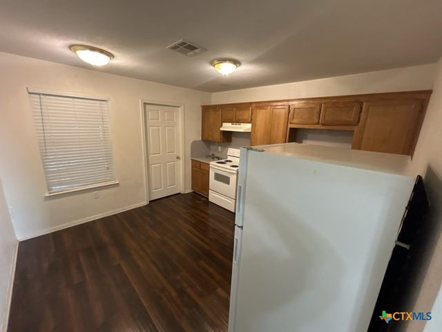 301 W Avenue D, Copperas Cove, TX 76522