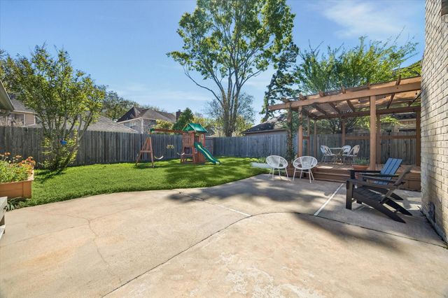 2107 Ashgrove Drive, Houston, TX 77077