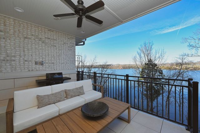1024 Club View Dr Unit E103, Gallatin, TN 37066