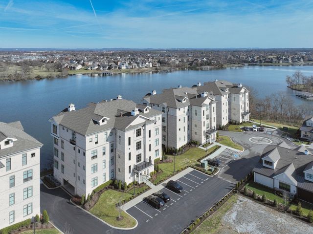 1024 Club View Dr Unit E103, Gallatin, TN 37066