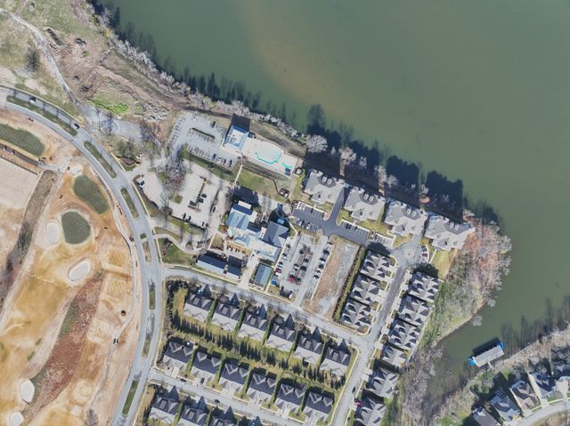 1024 Club View Dr Unit E103, Gallatin, TN 37066