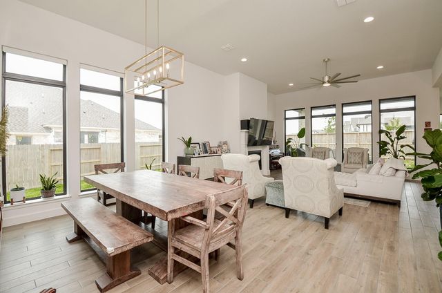 1413 Swayze Street, Magnolia, TX 77354