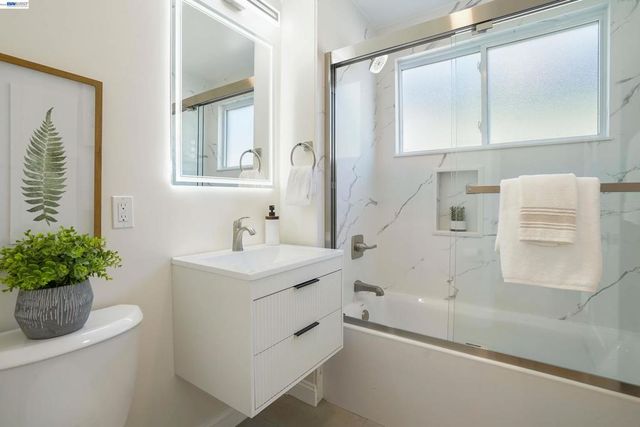 939 Bradley Dr, Daly City, CA 94015