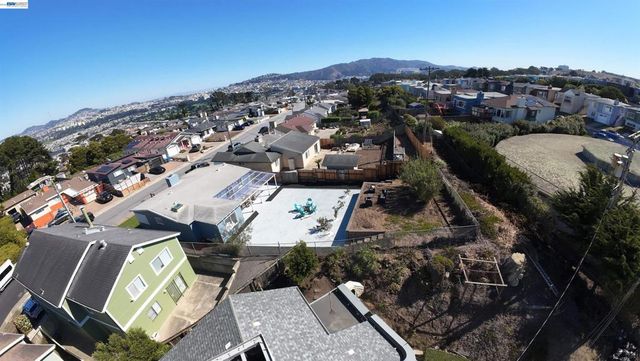 939 Bradley Dr, Daly City, CA 94015